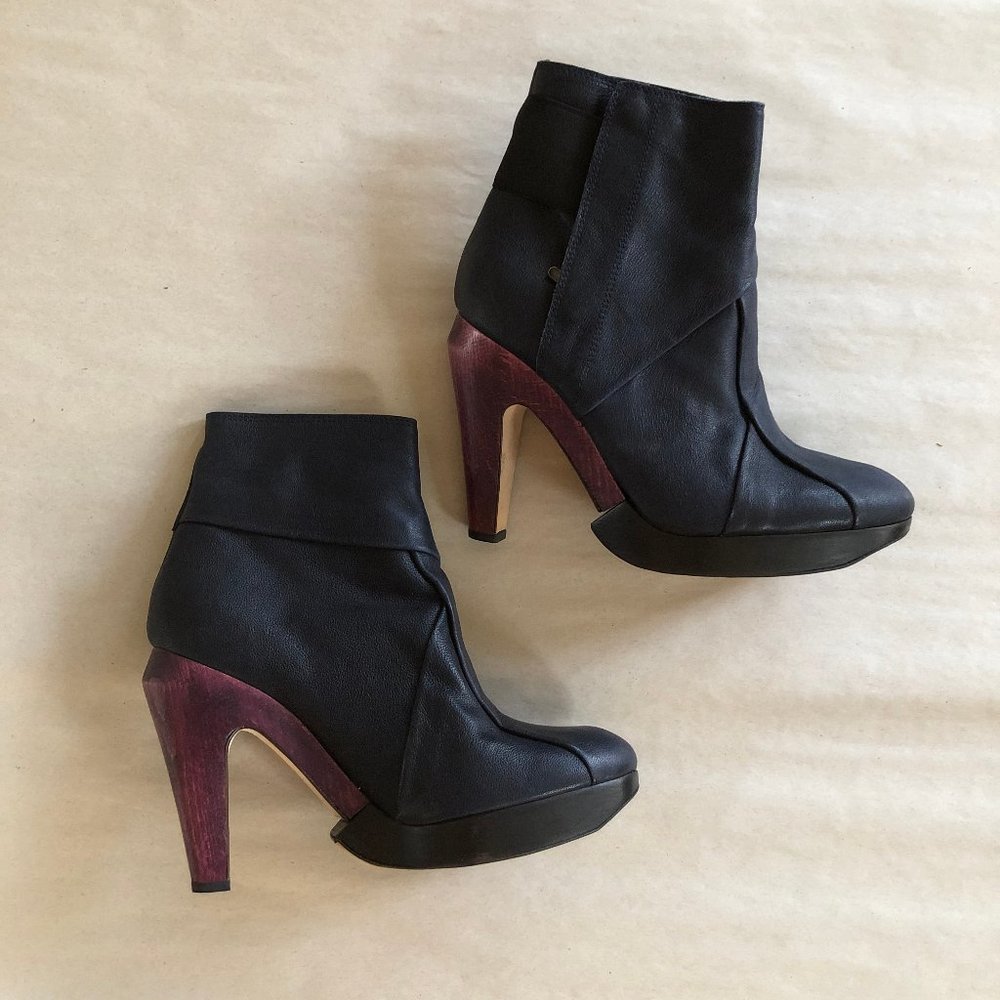 VPL by LD Tuttle Realignment boots in navy leather from La Garconne size 41